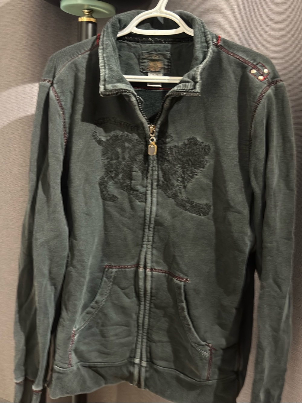 Parasuco Men's black Zip Jacket with Embossed Lion Graphic